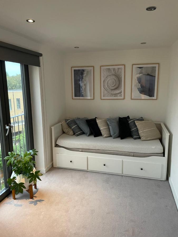 Cosy Bedroom In Luxury Apartment Londres Exterior foto